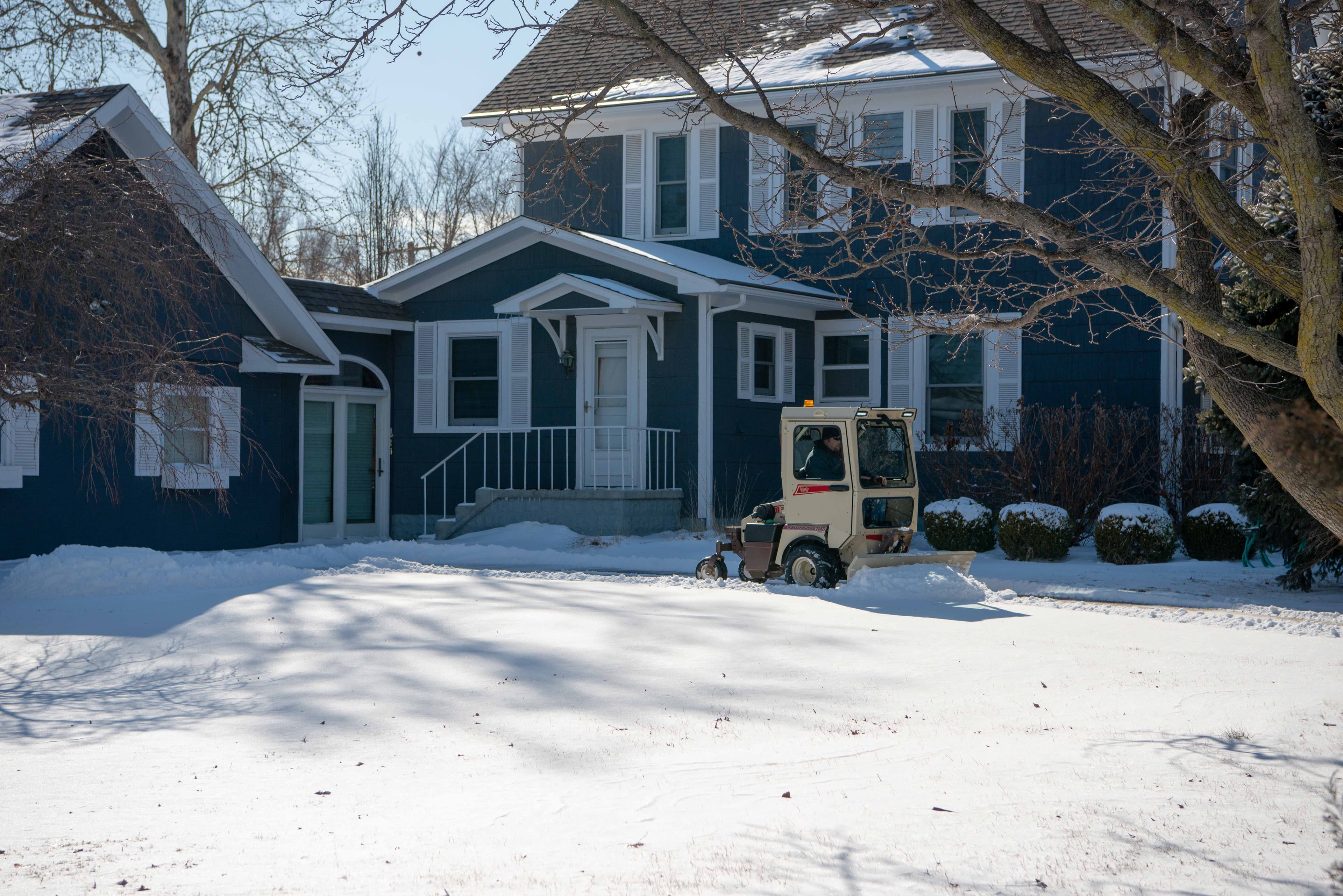 10 off-season landscaping services to maintain a steady income year-round