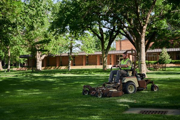 How To Retain Lawn Company Employees For Next Season