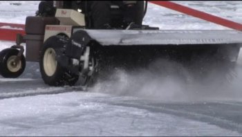 Hockey tournament at full strength with Grasshoppers and snow removal implements